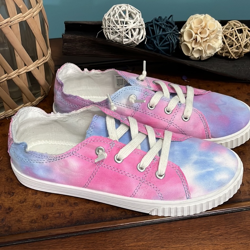 NWOT Madden Girl Tie Dye sneakers sz 7